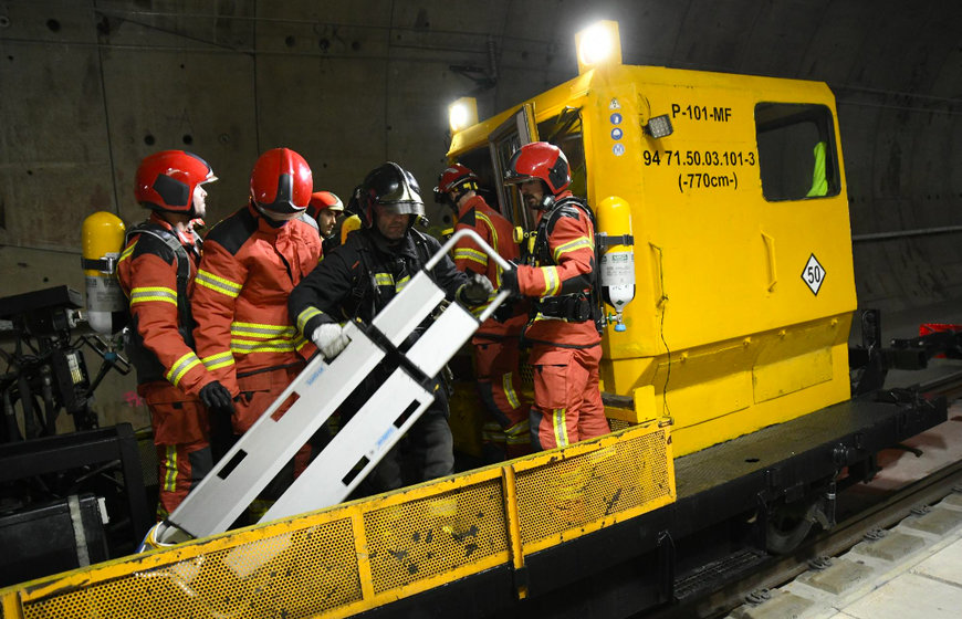 Adif realiza el primer simulacro de emergencia en un túnel de alta velocidad con tren de mercancías en España